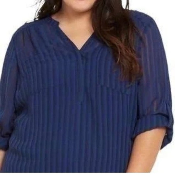 TORRID Women’s Navy Semi Sheer Shadow Stripe V-neck Roll Tab Sleeve Top 2X - Picture 2 of 6